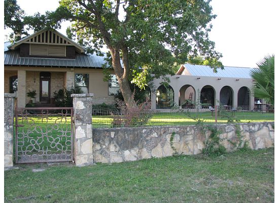 Cowgirl Culture: My mother's garden at the Del Rio Ranch