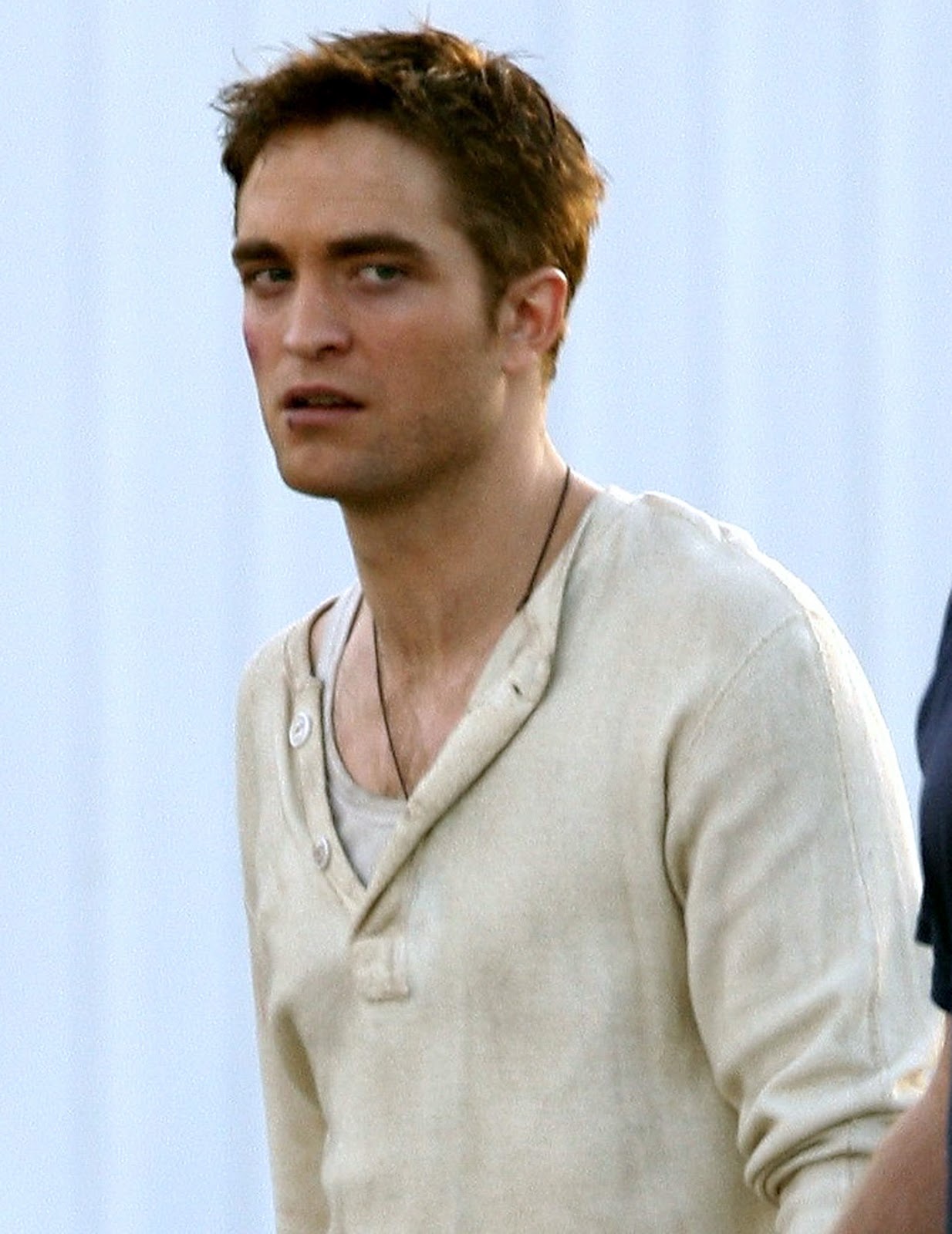 http://1.bp.blogspot.com/_nQxG2KMHHSA/TTHxbhawJ4I/AAAAAAAAD7k/mQMAKyAp9mY/s1600/robert_pattinson_17169.jpg