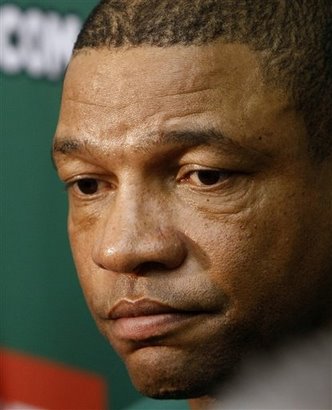 [capt.62d55a8243134e408d73d2090b262f26.celtics_garnett_basketball_magc106.jpg]