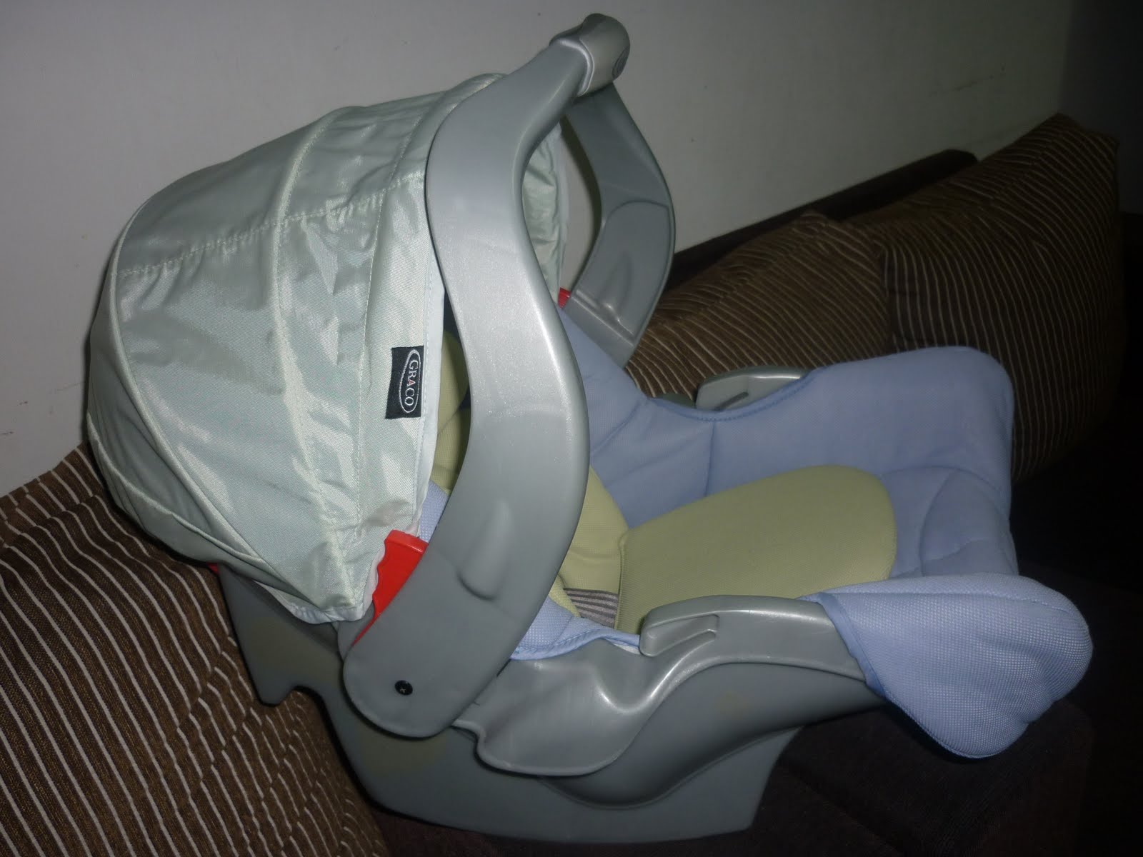 AIN'S Preloved Items..: Ain's Preloved Graco Infant Car Seat/Rocker