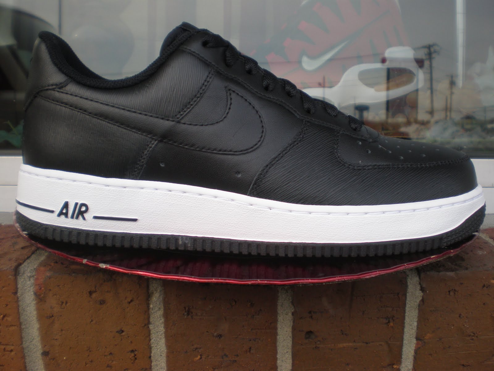 SNEAKER BISTRO - Streetwear Served w| Class: KICKS | Nike AF1 Low