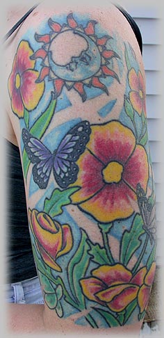 Imagen tatuaje de flor en gemelo,  abstracto