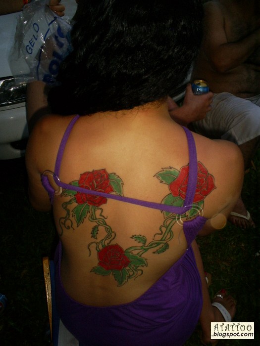 Fotografías de tatuaje de flor en el vientre  chicano
