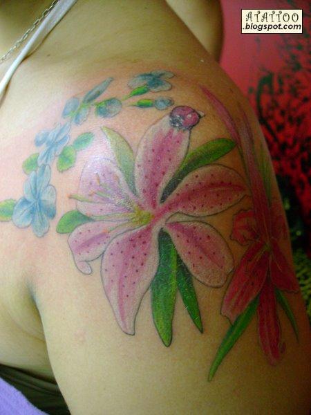Fotos de tatuajes de flor para  pelvis  surrealista