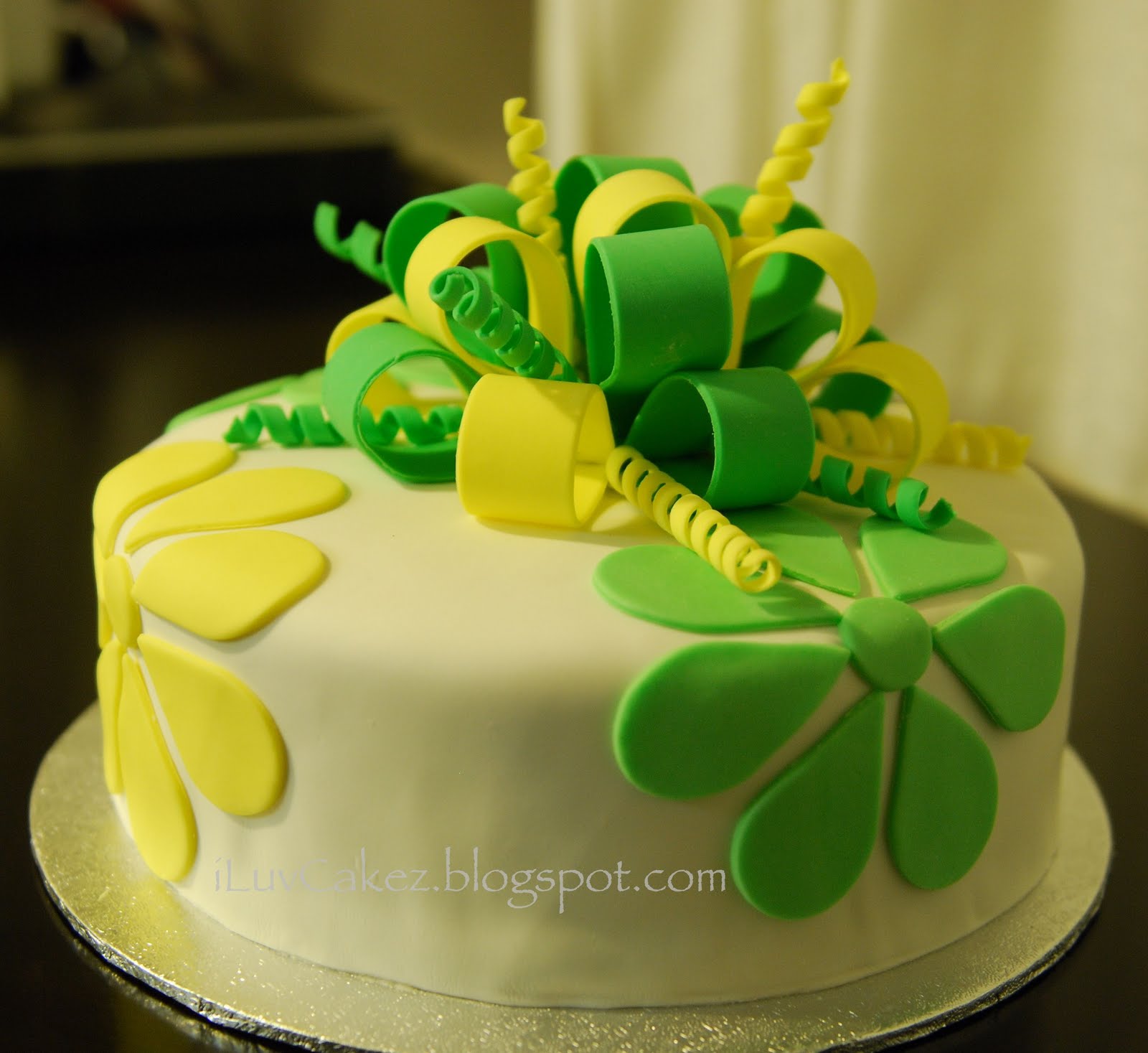 iLuv Cakez: Misato's 12th Birthday Cake (Green & Yellow Bow)