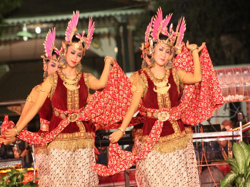 An Introduction To The Courtly Dances Of Java – VWSG