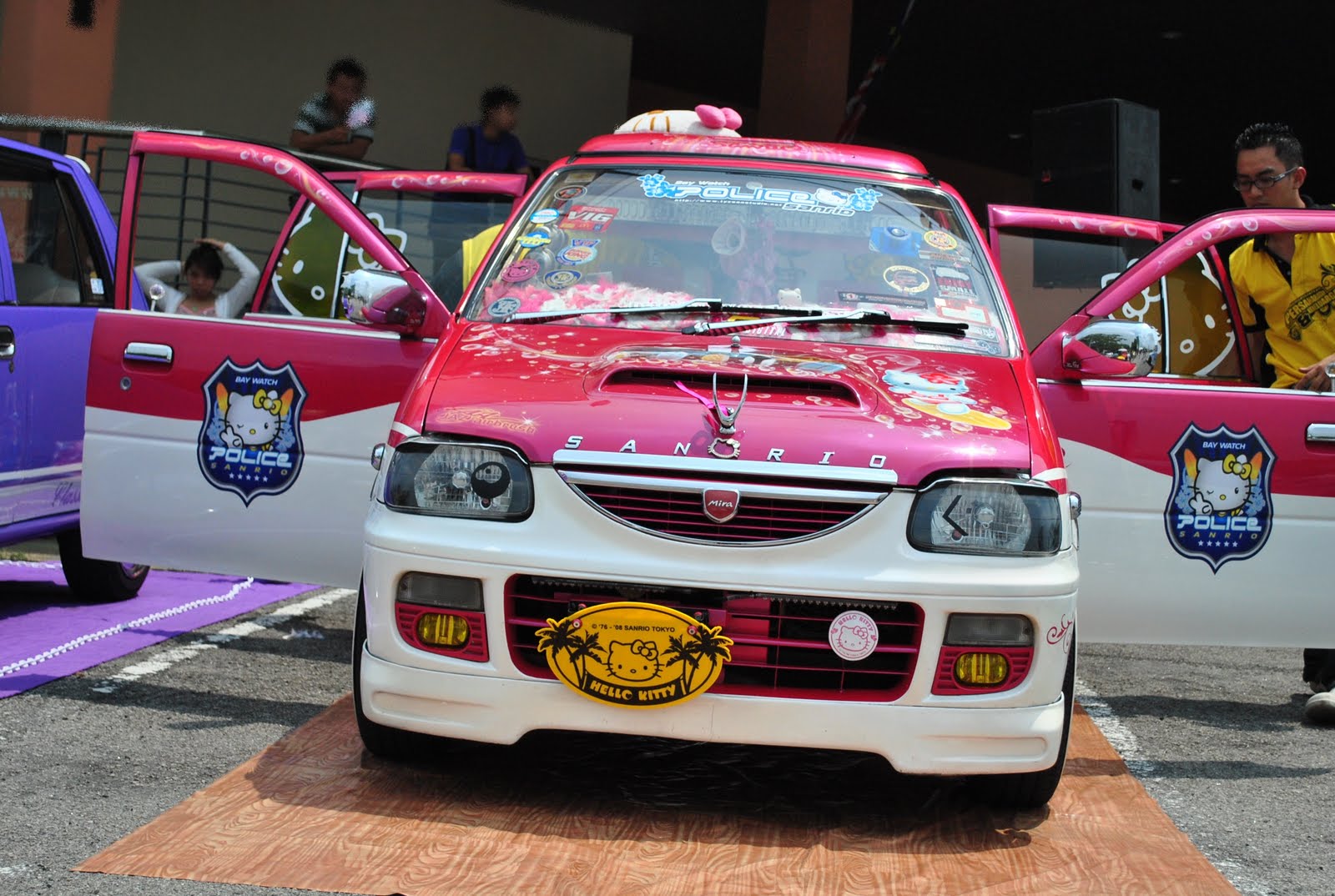 [hellokittyfront.jpg]