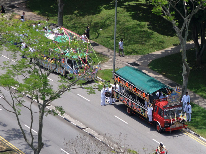 our life in Singapore another funeral I did see