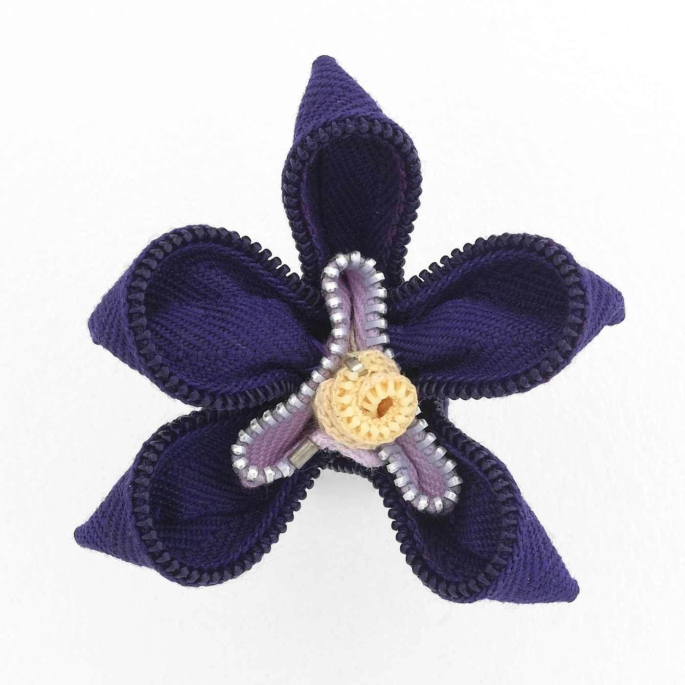 Zippity Doo dah; flowers made from vintage zippers Spring has Sprung!