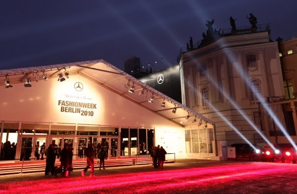 [Mercedes-Benz+-+New+York+Fashion+Week+2010.jpg]