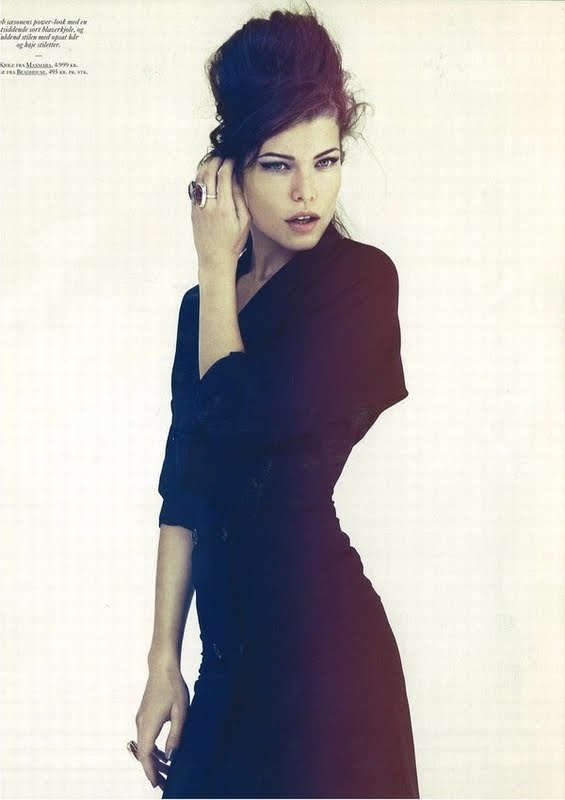 [EUROWOMAN+February+2010+-+Louise+Pedersen+03.jpg]