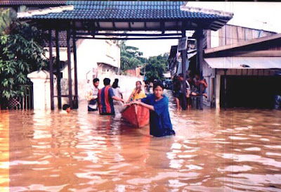 KOTA TEPIAN SAMARINDA FOTOFOTO PERISTIWA BANJIR DI SAMARINDA