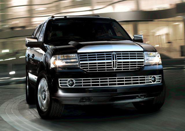 [2008-Lincoln-Navigator-More-New-Standard-Features-A-640.jpeg]
