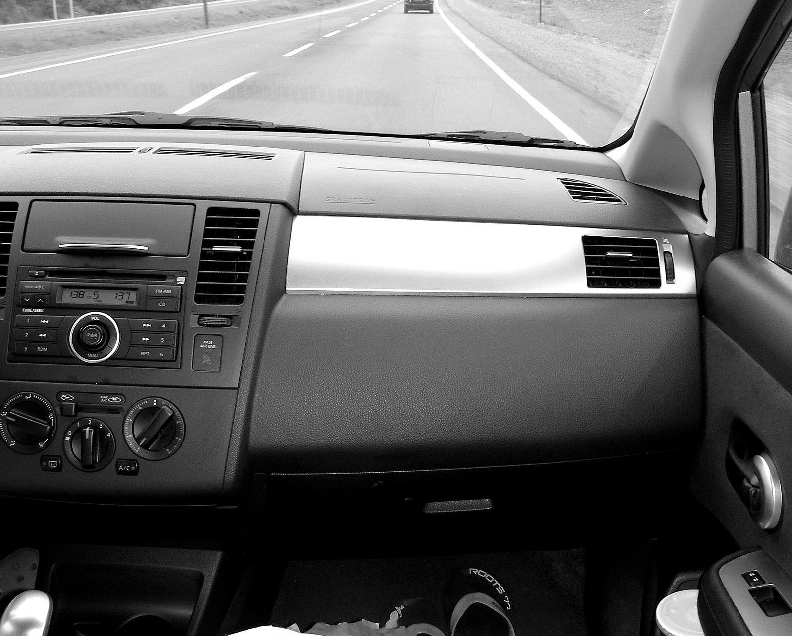 [Nissan+versa+interior+1.jpg]