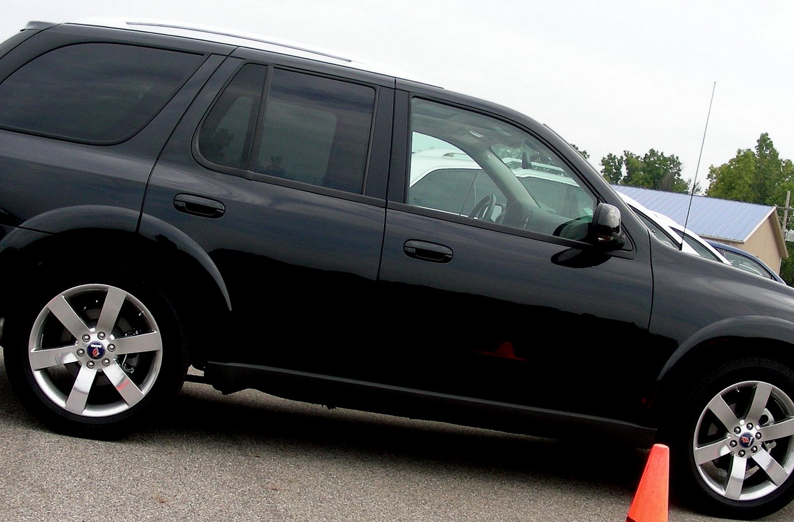 [Saab+9-7X+tilted.jpg]