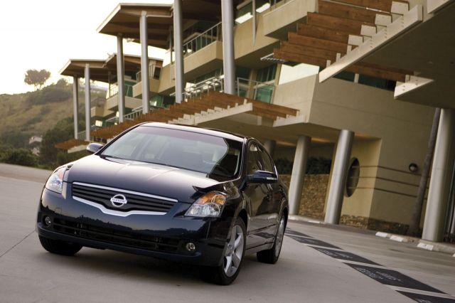 [2008-Nissan-Altima-Sedan-Pricing-Announced-B-640.jpeg]