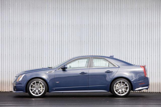 [2009-Cadillac-CTS-V-Photo-Update-AG-640.jpeg]