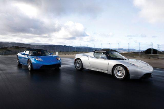 [2009-Tesla-Roadster-Photo-and-Video-Update-AH-640.jpeg]