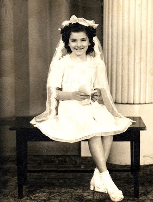 MOM'S FIRST HOLY COMMUNION
