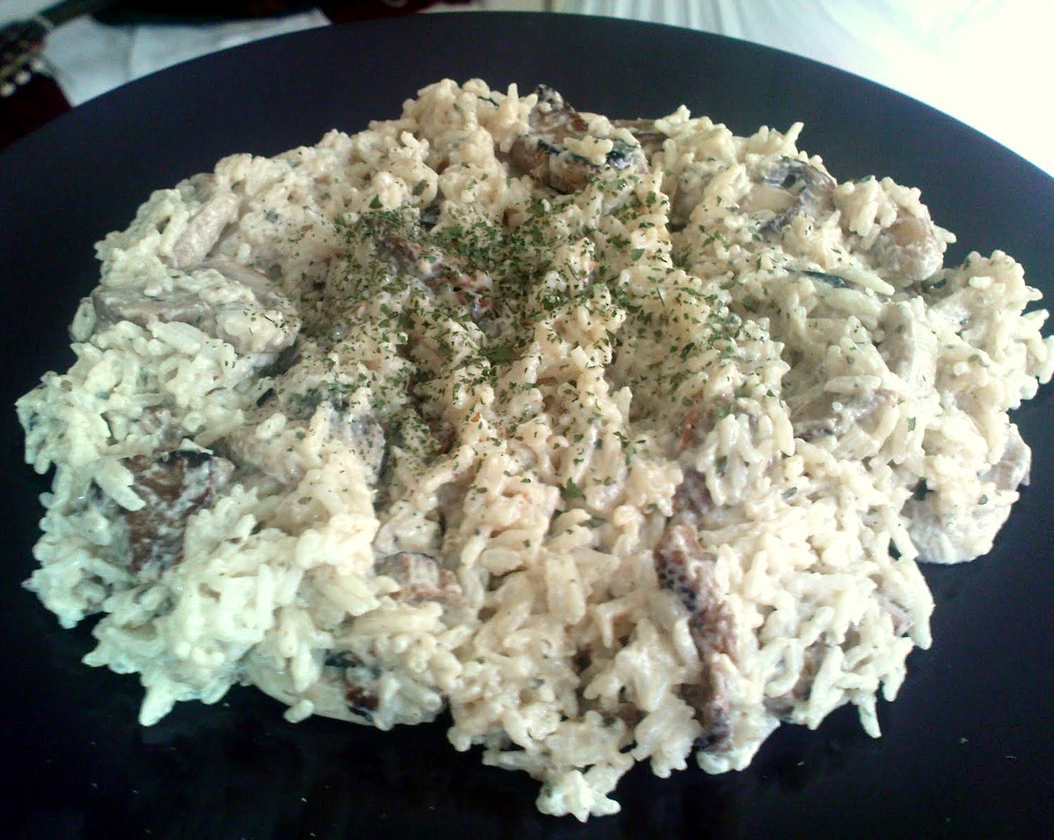 veganes Hühner-Geschnetzeltes in veganer Pilz-Sahne-Sauce mit Basmati-Reis