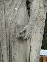 El ángel de la lectura - Cementerio de Cadaqués