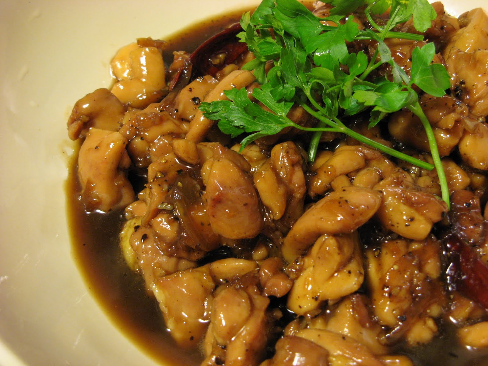 The Well-Fed Newlyweds: Caramelized Black Pepper Chicken