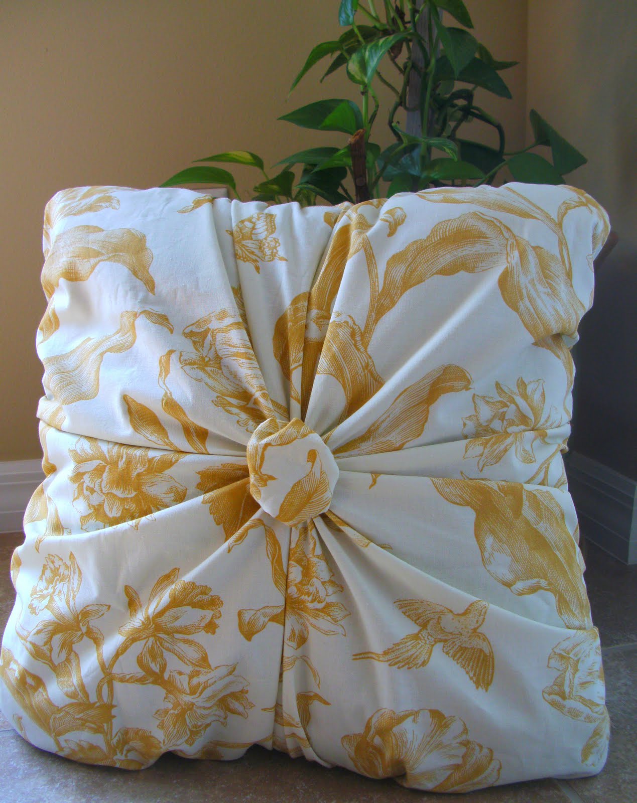 Sew Homegrown Gather Your Roses Pillow Tutorial