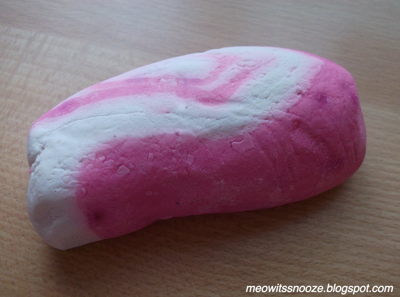 beautification. Lush Candy Cane bubble bar