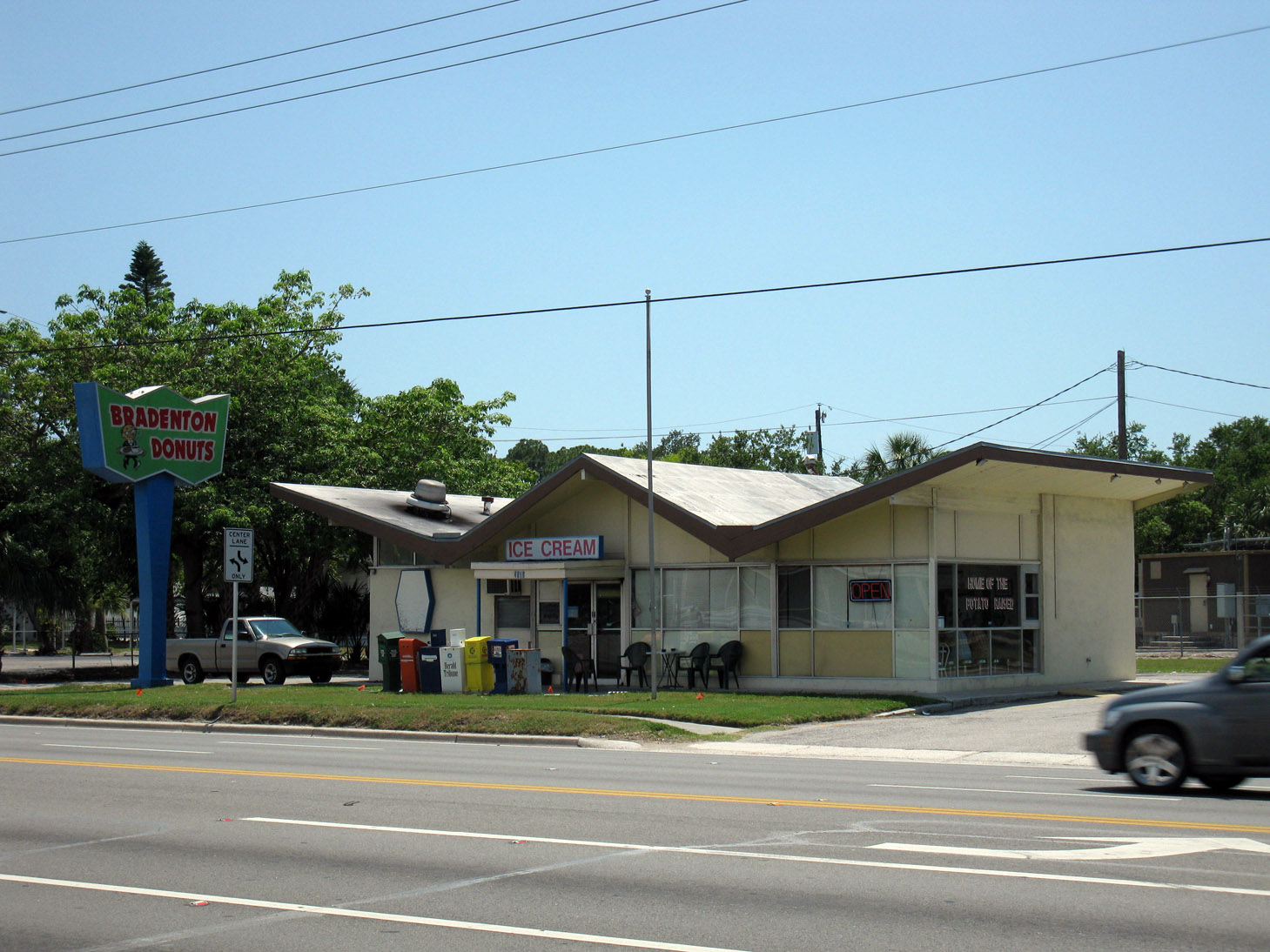 Eccentric Roadside Donuts make my brown eyes blue Bradenton, Florida
