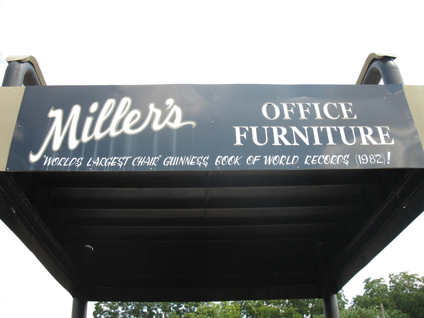 Eccentric Roadside The County Seat The World's Biggest Office Chair