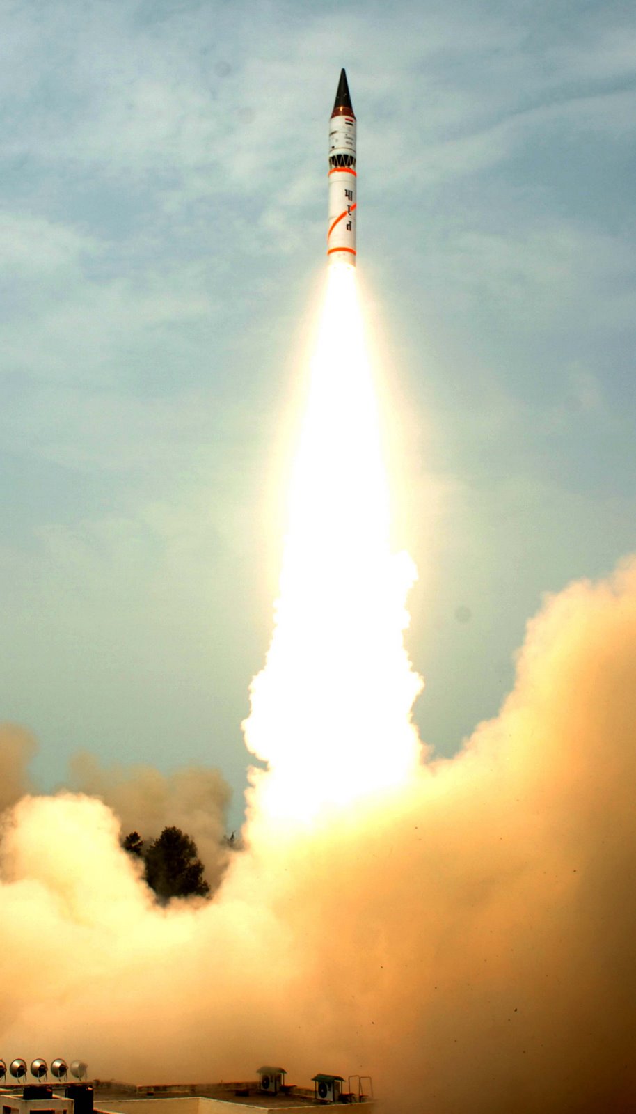 [AGNI+3+LAUNCH05-780986.JPG]