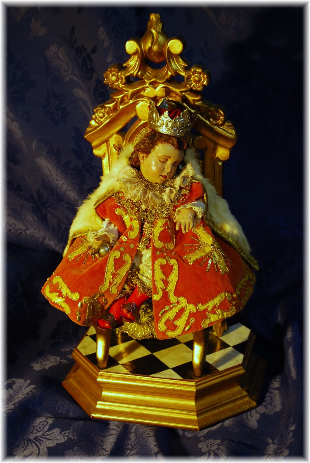 La Sacristía del Real: El Santo Niño Jesús Rey de la Paz, ataviado para