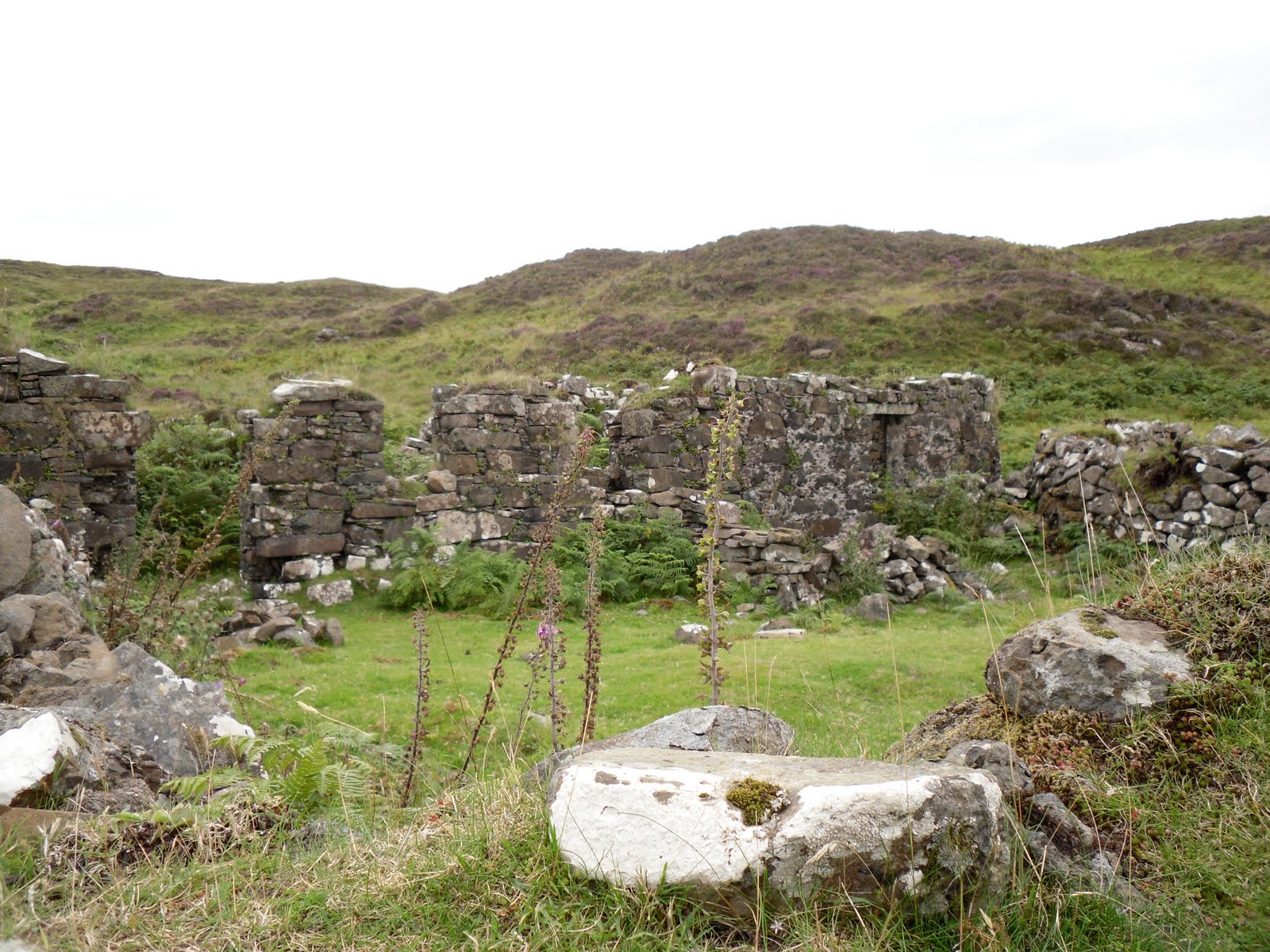 Journellie Iron age dun settlement at Carn Mor, Loch Brittle, Skye