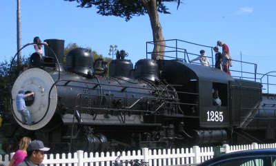 [400_dennis_train.jpg]