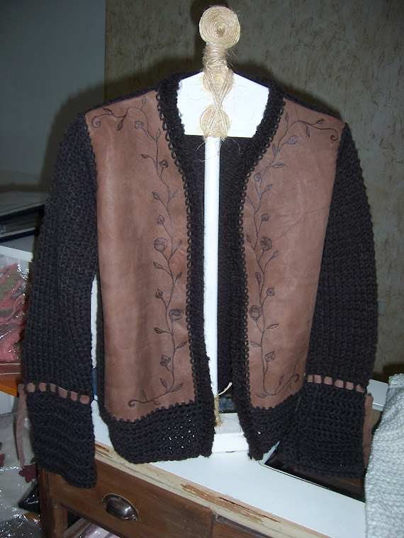 CAMPERA DE CUERO PIROGRABADA