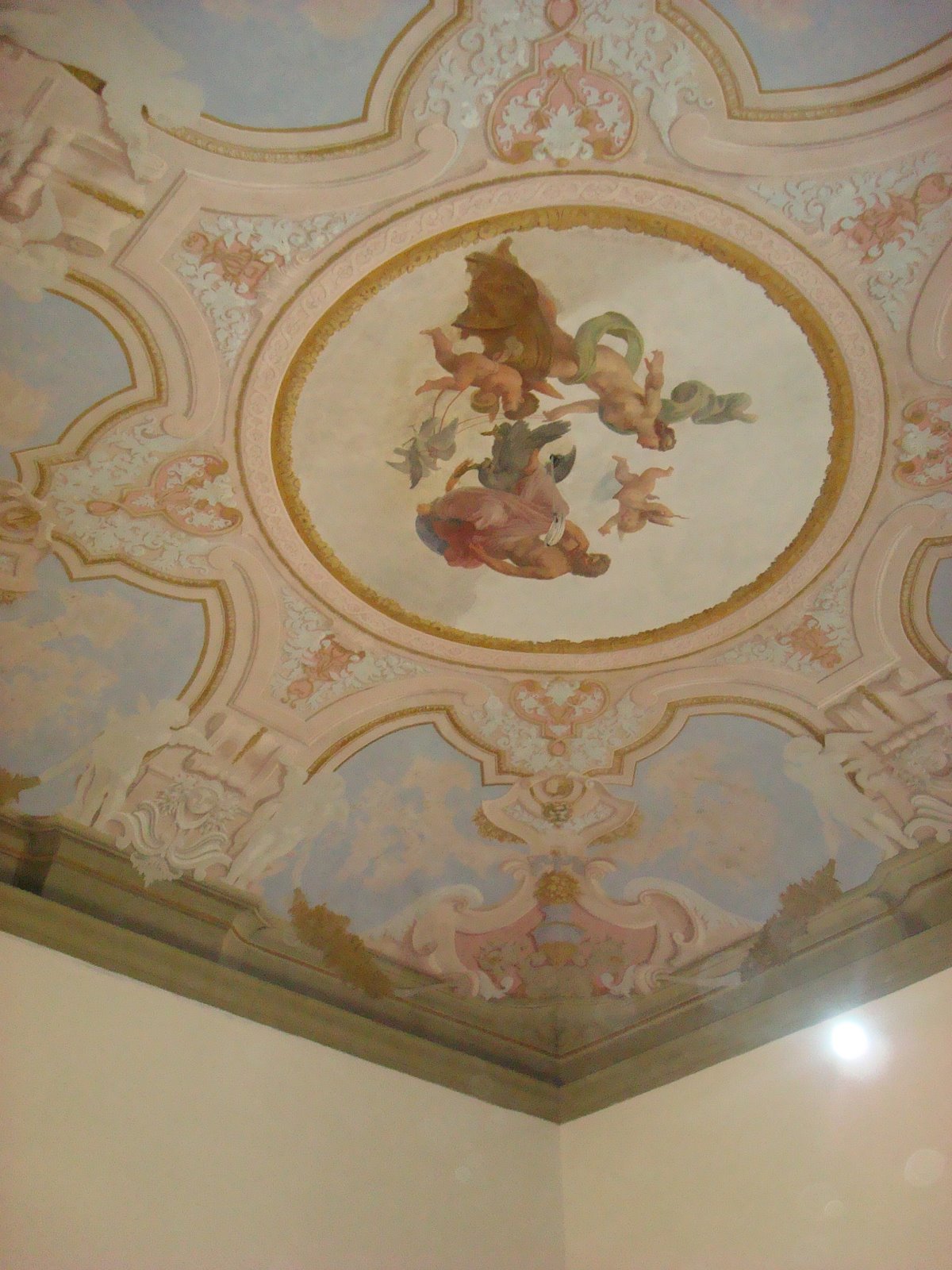 [Flo-Fresco+ceiling.JPG]