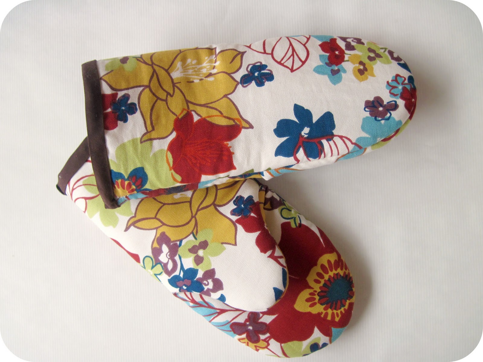 oven mitts, big and small