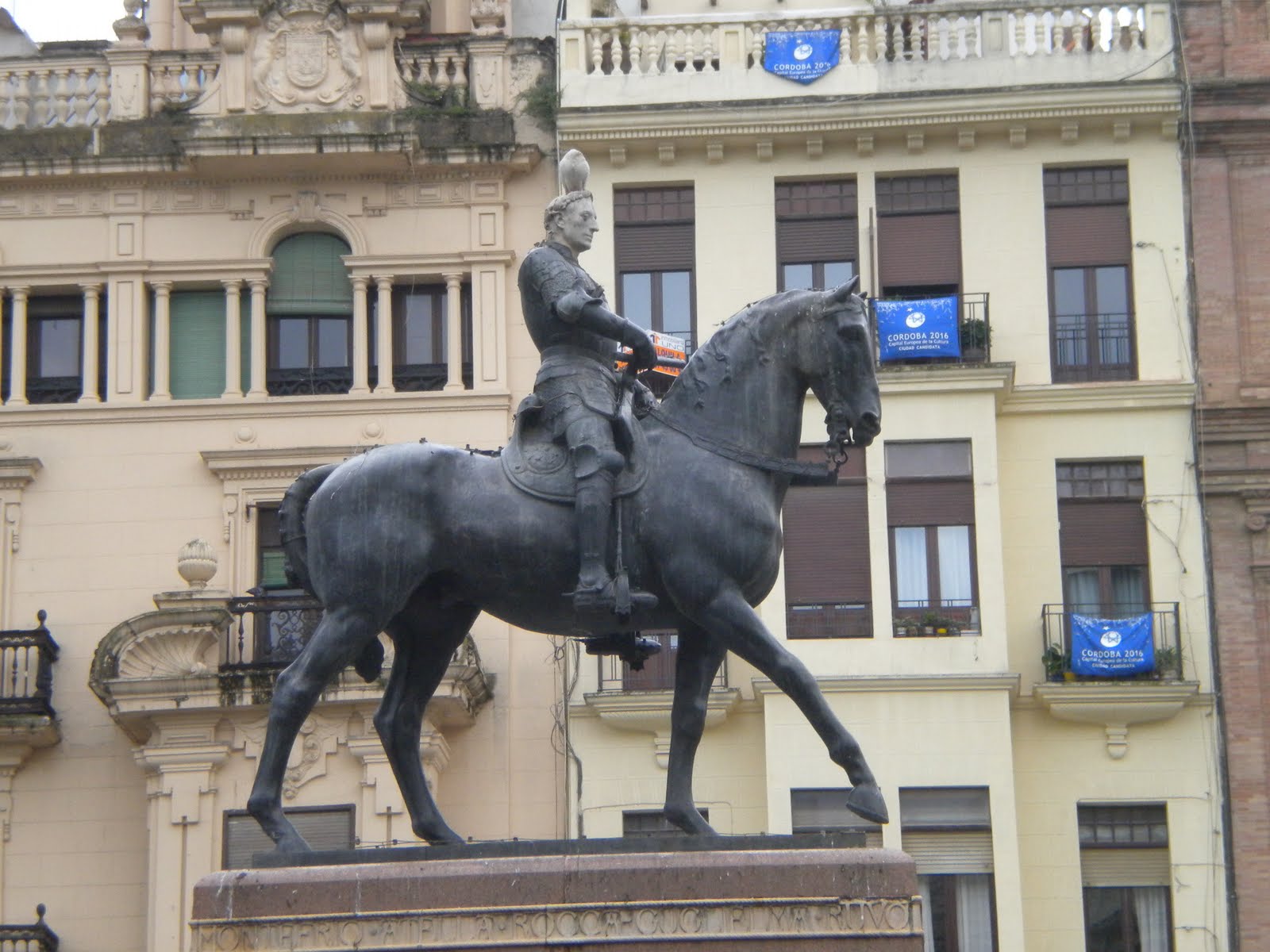 Cordoba, encrucijada de culturas: LA PLAZA DE LAS TENDILLAS