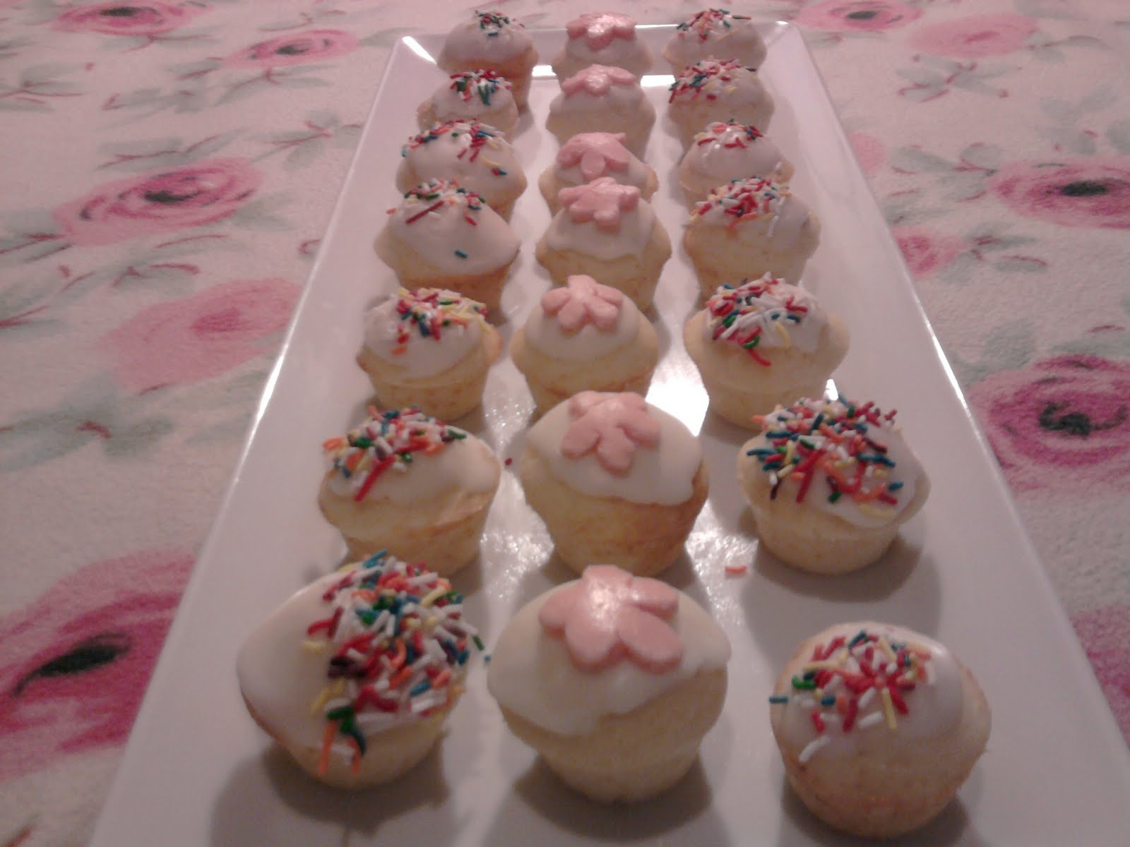 Emma's Kitchen Cute Mini Cupcakes