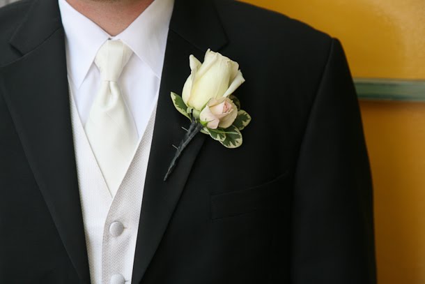 Groom's boutonniere