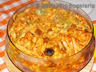 Paste cu ciuperci murate si piept de pui