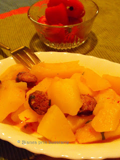 Tocanita de cartofi cu carnati de casa