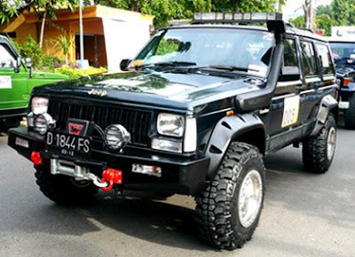 BOJONEGORO EKSPOSE JEEP  CHEROKEE MODIFIKASI 