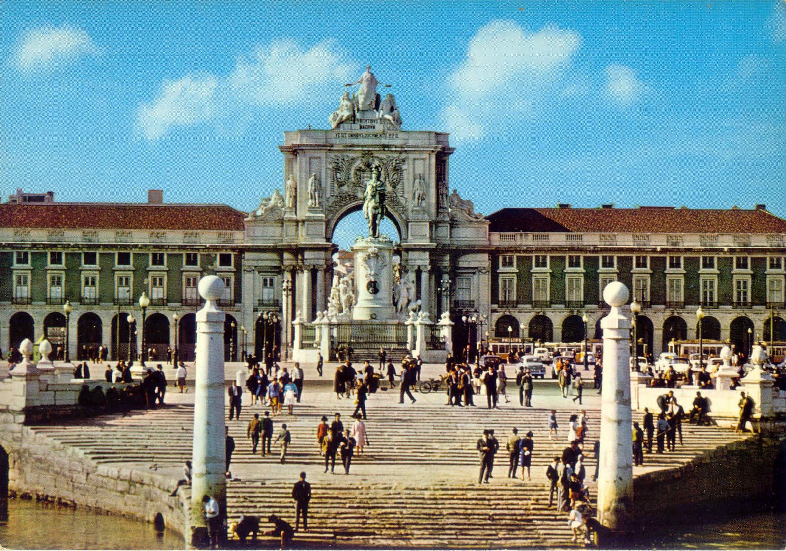 [Lisboa+-+Cais+das+Colunas(p).jpg]