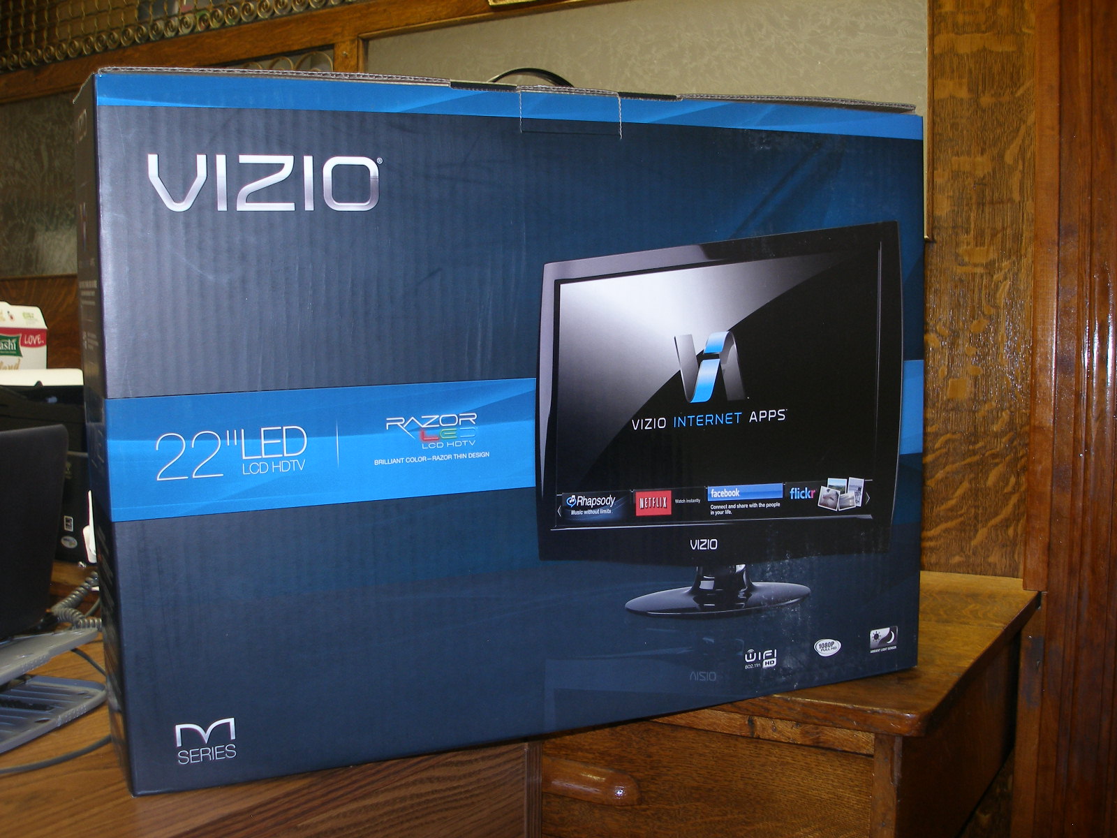 Transylvania Gentlemen: Vizio M221NV