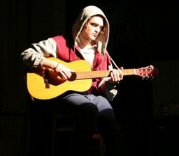 [robert-pattinson-guitar.jpg]