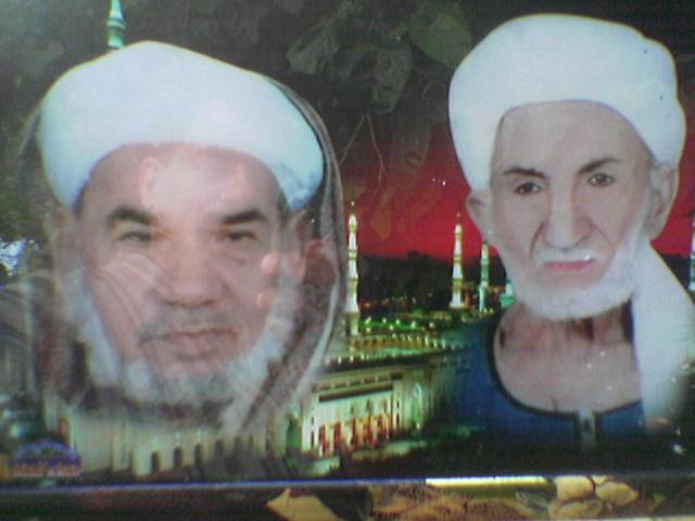 الشيخ يسن الشريف شيخ الطريقة الشاذلية بسوهاج والحاج محمد صالح الشريف شيخ الطريقة البرهانية