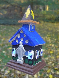 Miniature shrine with Mary Statuette