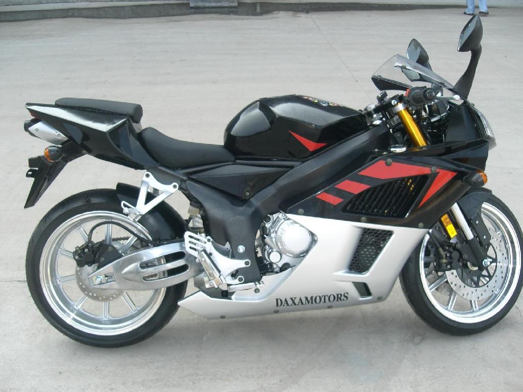 OUTO MOTOR'S: 200CC R2 Phoenix