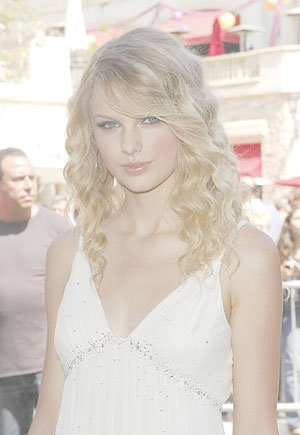 [taylor+swift+pregnant.jpg]